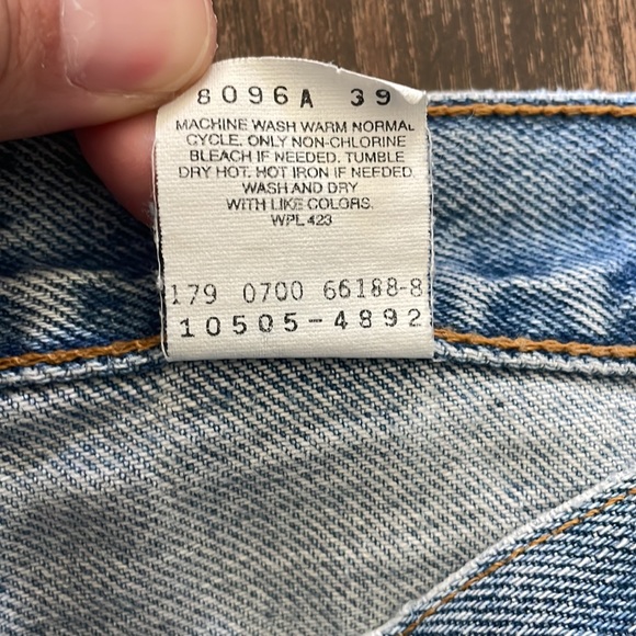 Vintage Levi’s 505 Jeans - Picture 3 of 10